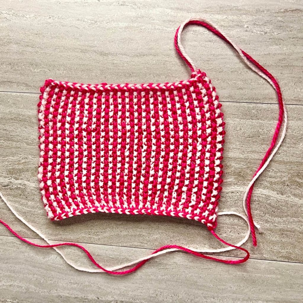 Tag-a-long stitch pattern swatch 2-color knit stitch pattern