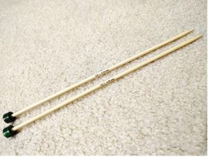 Bamboo knitting needles in size 7 or 4.5 mm